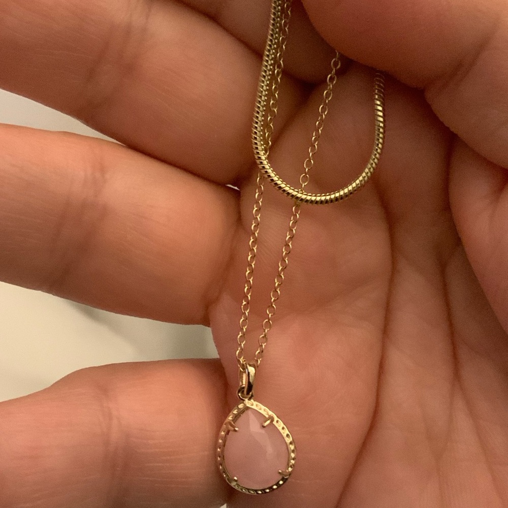 Kendra Scott Gold Chain with Pink Teardrop Pendant
